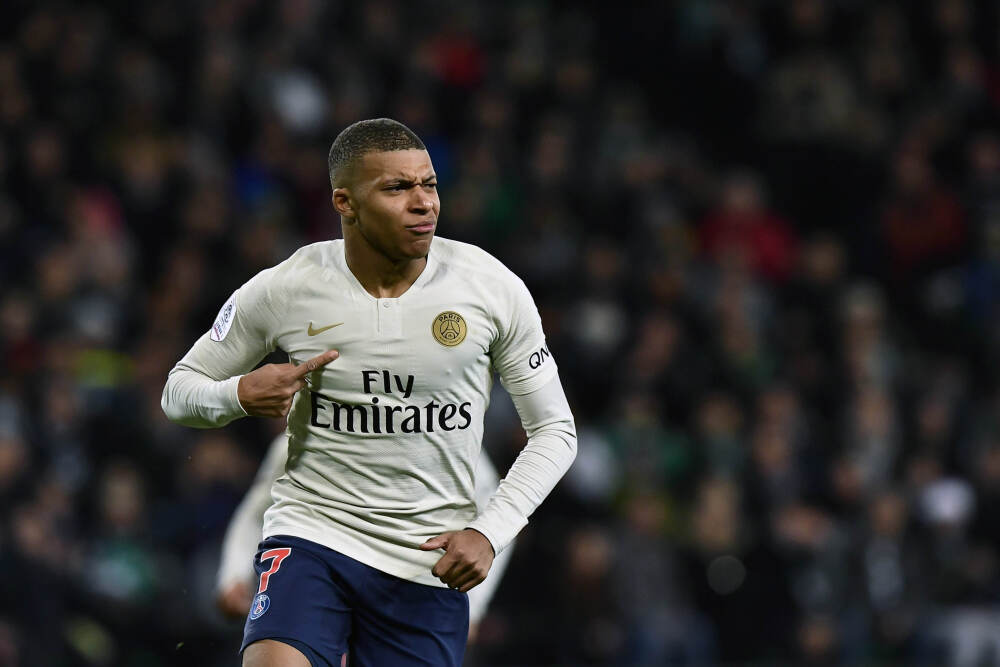 外线火力凶猛！鲍威尔上半场15分钟砍下17分 三分5中4